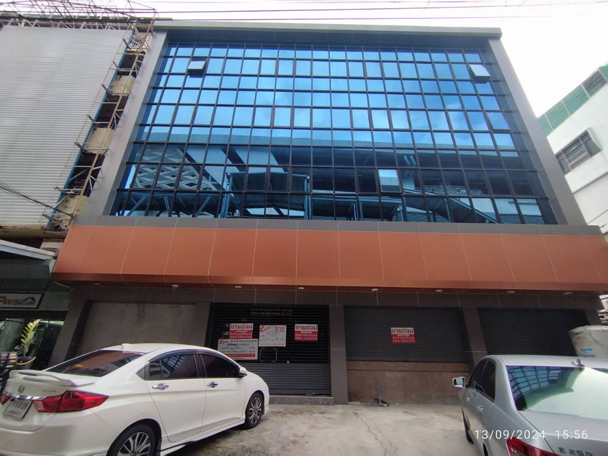 picture 4-Unit Commercial Building in Bangkhen, Near MRT Maiyalap - 3/7