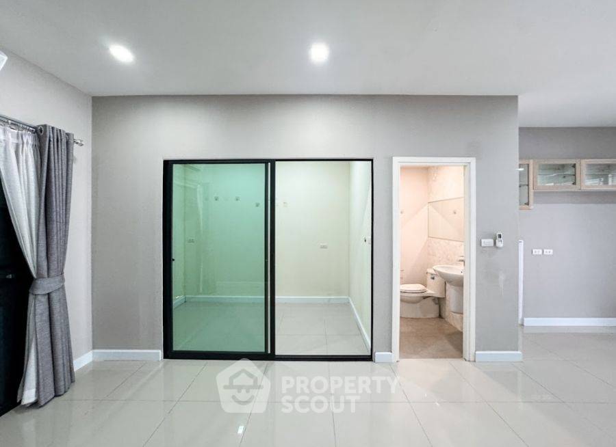 รูป บ้าน 4-ห้องนอน ที่ พาทิโอ วัชรพล รามอินทรา ใกล้ BTS มหาวิทยาลัยเกษตรศาสตร์ (ID 2150444) - รูปที่ 8/10