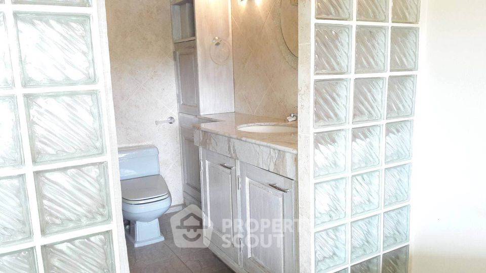 picture 1-BR Condo at Sombat Pattaya Condotel close to Phratamnak (ID 1013833) - 7/10