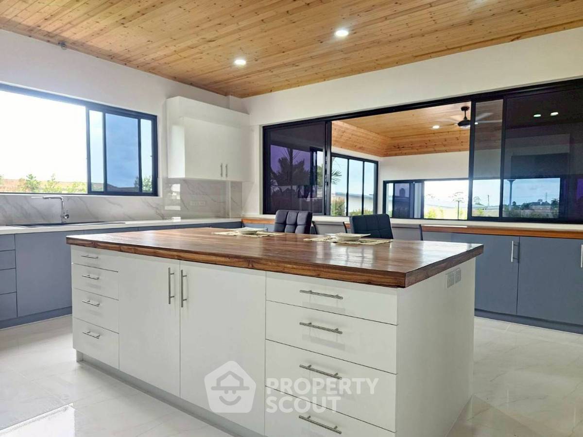 picture 5-BR Villa close to Nongnooch Garden Pattaya (ID 2151408) - 10/23