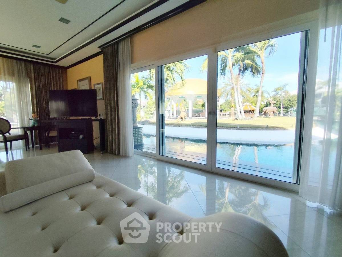 picture 4-BR Villa at Jomtien Yacht Club 3 close to Pattaya (ID 1972892) - 9/40