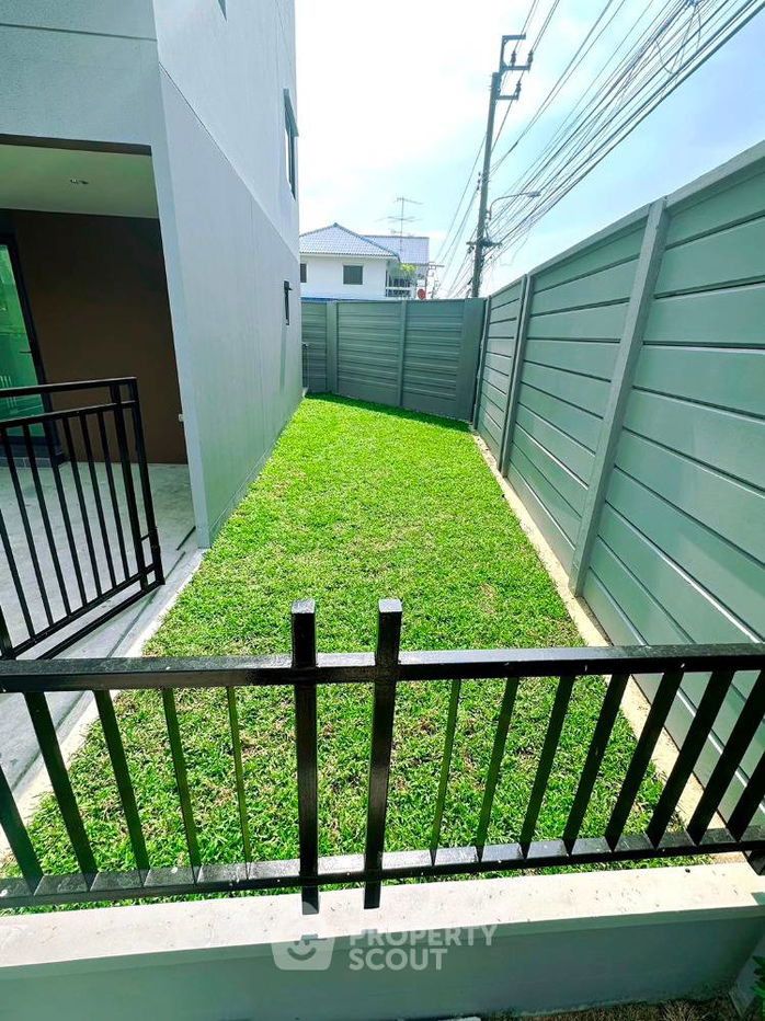 picture 3-BR Townhouse at Baan Klang Muang Suksawat in Bang Phueng (ID 1790609) - 2/18