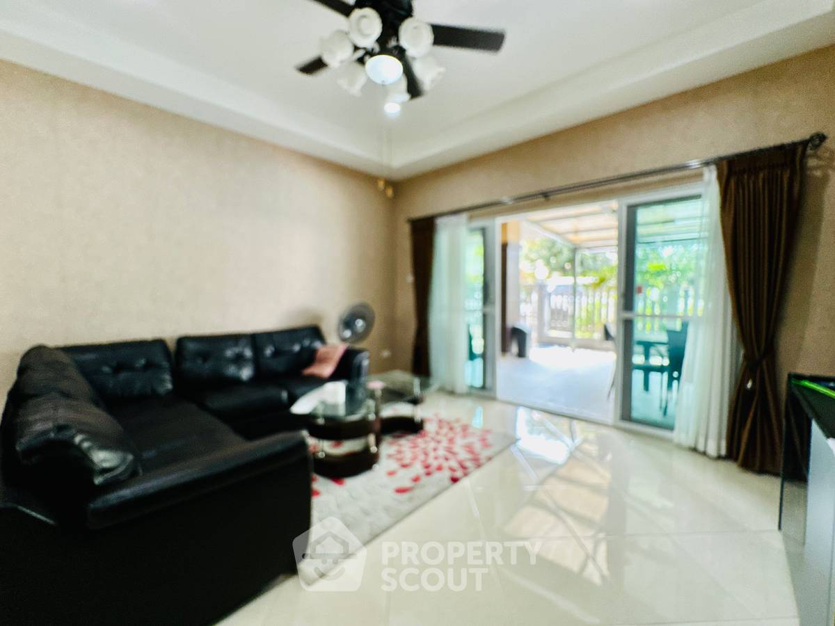 picture 3-BR Villa close to East Pattaya (ID 2068925) - 5/12