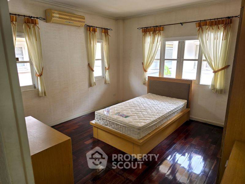 picture 3-BR House at Baan Krongthong Pavilion in Prawet (ID 2150271) - 3/9