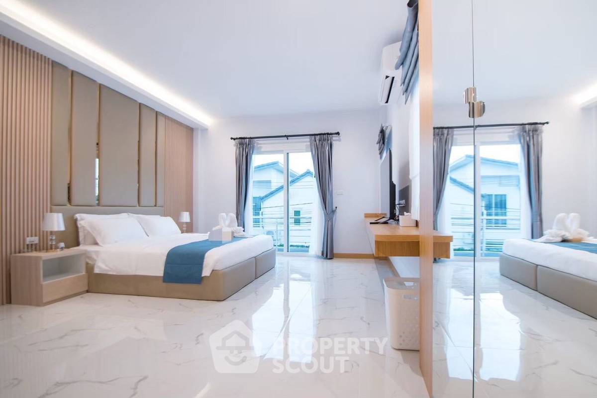 picture 4-BR Villa close to Pattaya South (ID 2106213) - 6/11