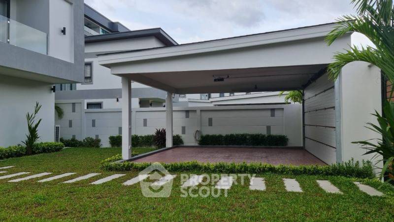 picture 4-BR Villa at Serenity Jomtien Pool Villas close to Pattaya (ID 2002937) - 3/17