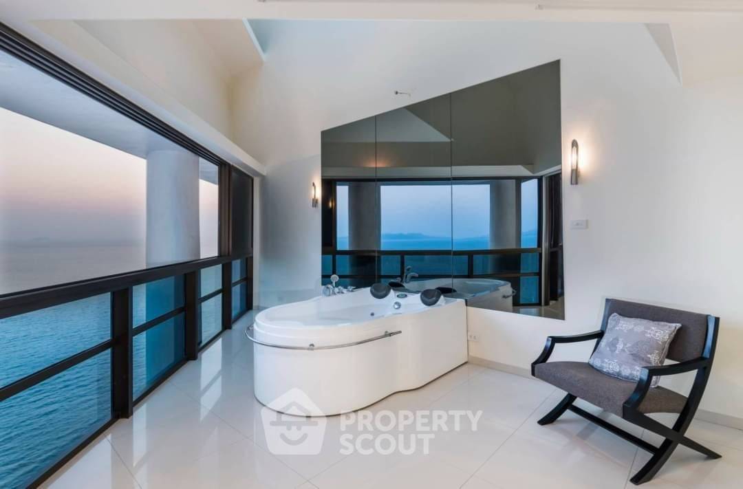 picture 3-BR Duplex at Jomtien Plaza Condotel close to Jomtien Beach (ID 1536895) - 11/17