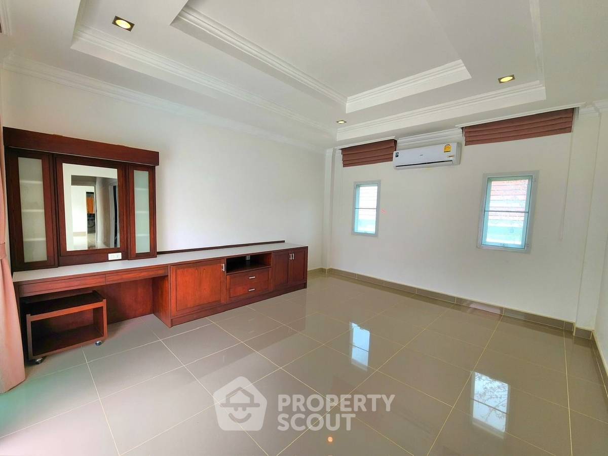 รูป วิลล่า 4-ห้องนอน ที่ บ้านโชคชัย 4 บางเสร่ ใน บางเสร่ (ID 2111273) - รูปที่ 9/15