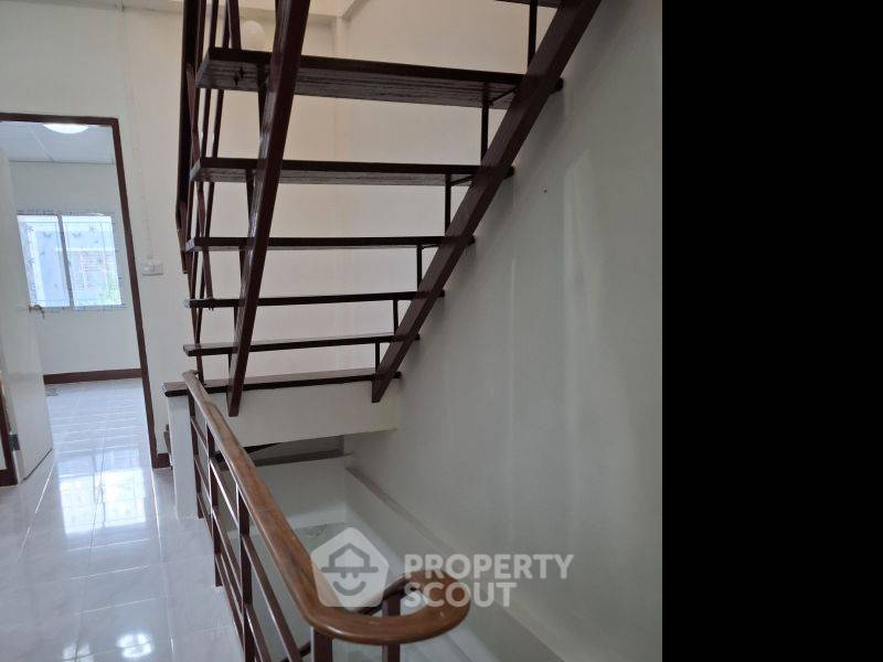 รูป ทาวน์เฮาท์ 4-ห้องนอน ที่ นิลุบล วิลล์ ใน บางพลีใหญ่ (ID 2150470) - รูปที่ 4/9