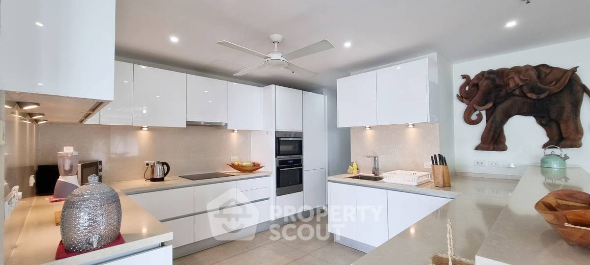 picture 2-BR Condo at Baan Haad Uthong Condominium close to Phratamnak (ID 2137052) - 23/28