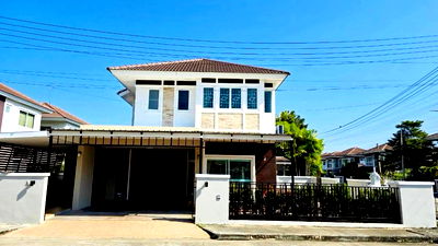 เช่าบ้านเดี่ยว เชียงใหม่ : ให้เช่าบ้านหลังใหญ่ 3 ห้องนอน 3 ห้องน้ำ  หมู่บ้านอรสิริน3 ในหมู่บ้าน มีโรงเรียนนานาชาติ(Mill Hill International) T.0946511456