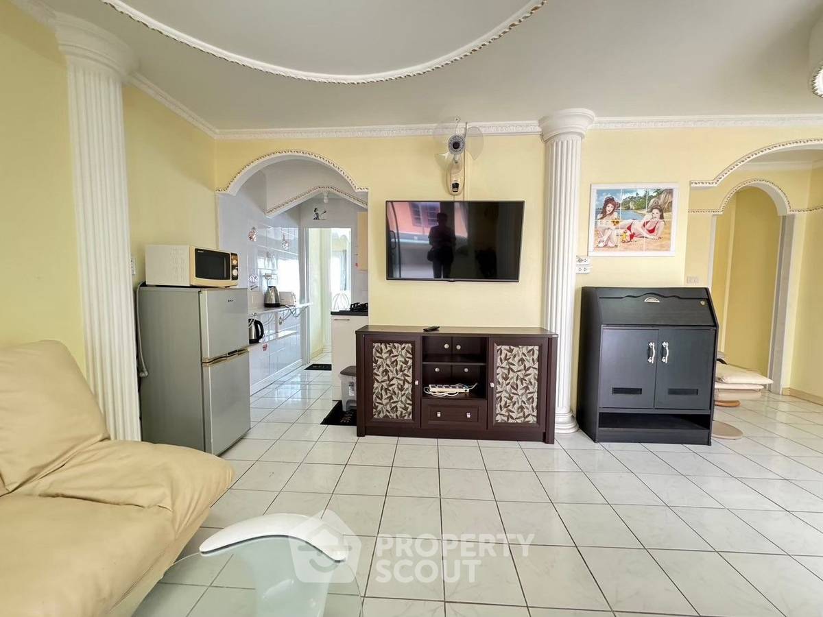 picture 3-BR House close to Pattaya South (ID 2032898) - 8/17