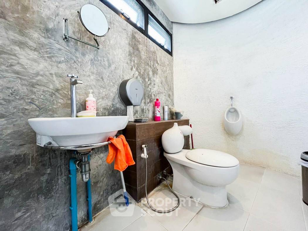 picture 4-BR Townhouse in Wat Tha Phra (ID 2032054) - 8/11