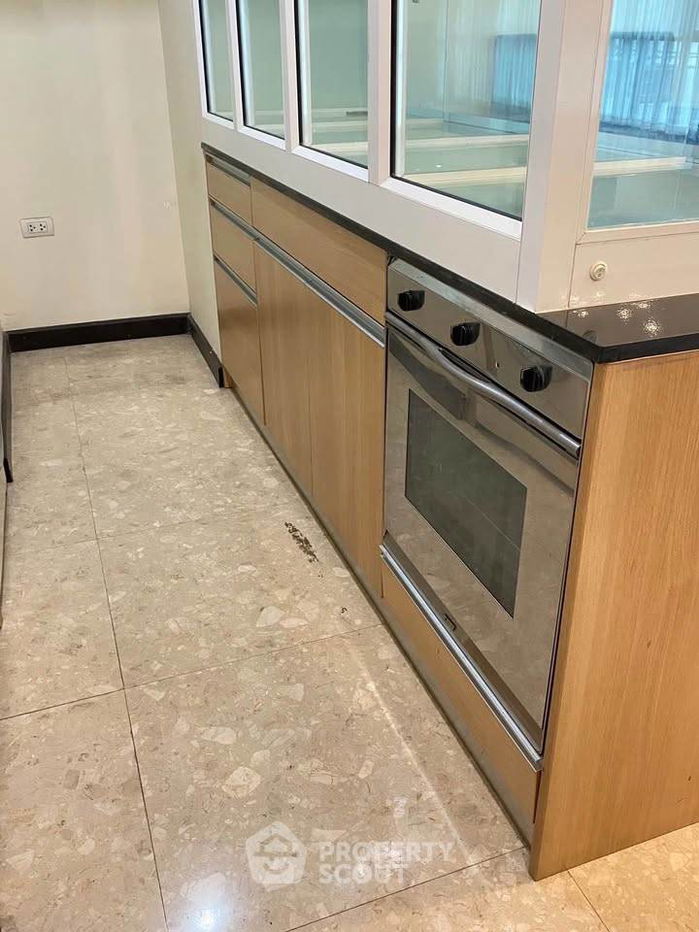 picture Studio Condo at Sathorn Gardens near MRT Si Lom (ID 1941298) - 13/16