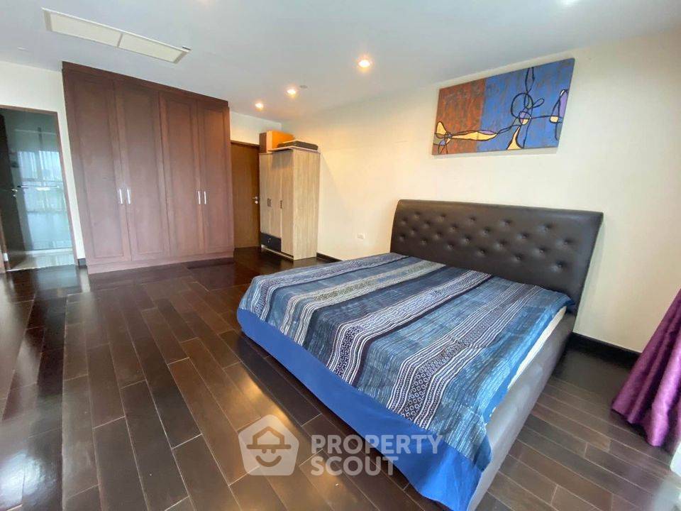 picture Studio Condo at Sathorn Gardens near MRT Si Lom (ID 1941298) - 3/16