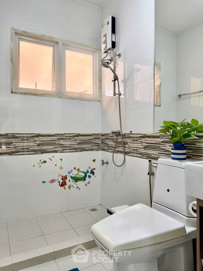 รูป บ้าน 3-ห้องนอน ที่ โฮมเพลส เดอะ พาร์ค วงแหวน – พระราม 9 ใกล้ ท่าอากาศยานสุวรรณภูมิ (ID 2081868) - รูปที่ 9/15
