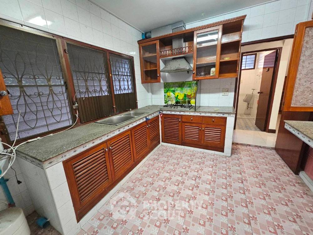 picture 4-BR House near BTS Samrong (ID 1434427) - 6/11