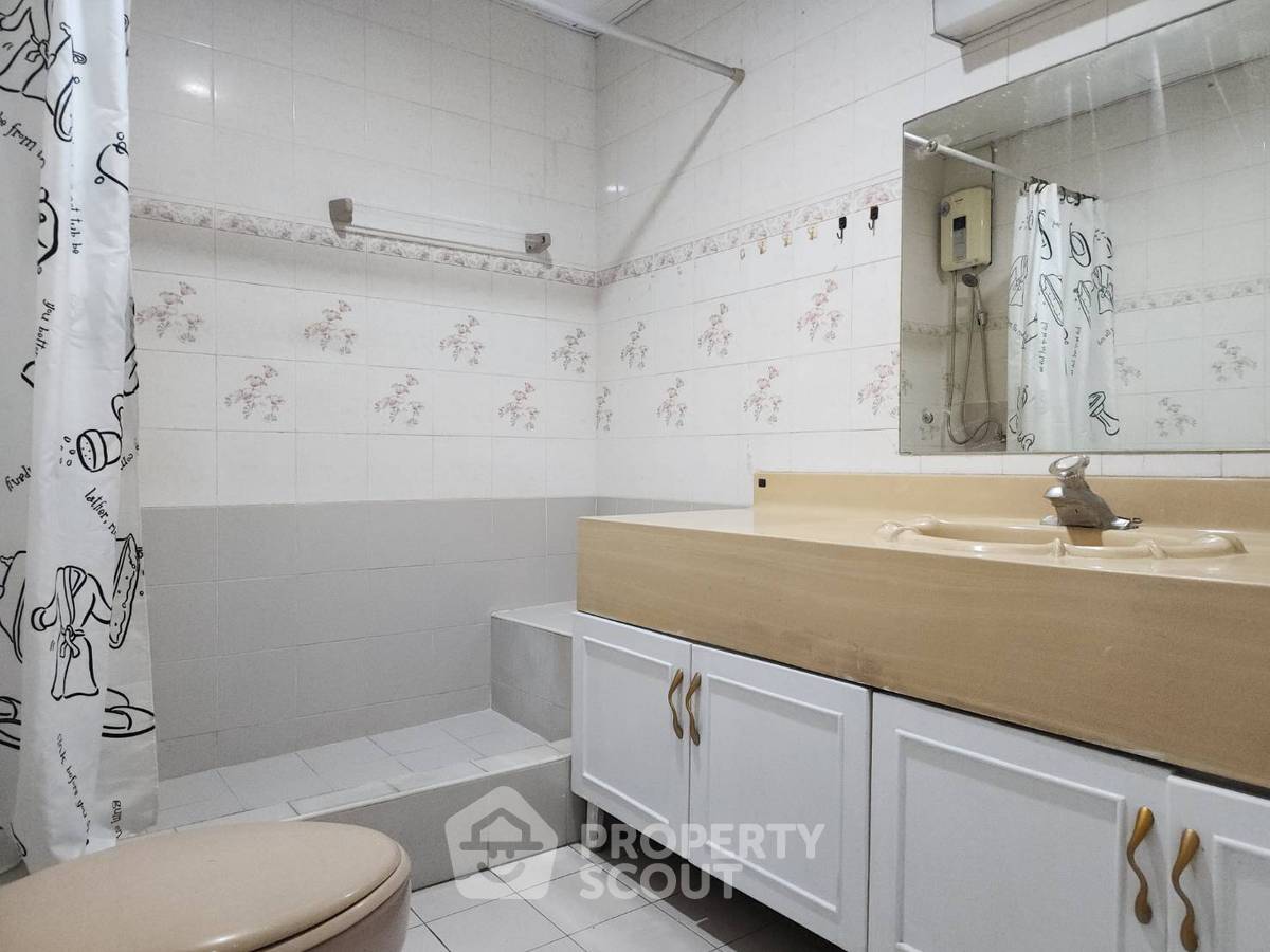 picture 3-BR Condo at Empire House Condominium near BTS Ekkamai (ID 2060835) - 21/23