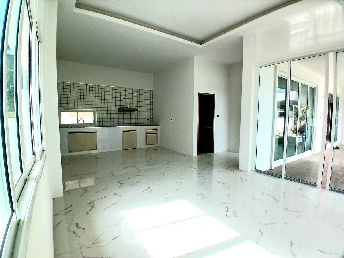 picture 3-BR Villa in Nong Kae (ID 2042120) - 5/11
