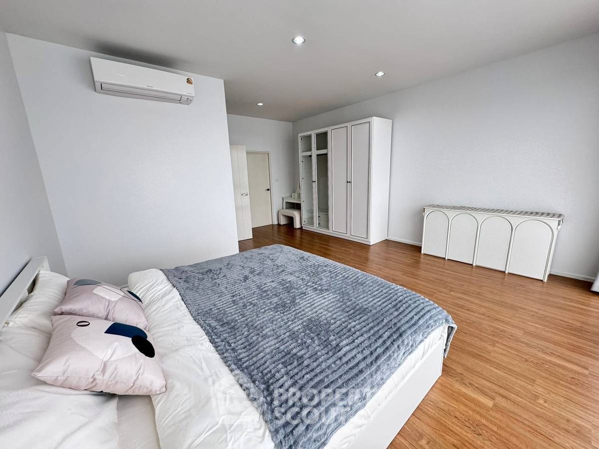picture 3-BR Townhouse at Baan Klang Muang Rama 9-Krungthep Kreetha close to Suvarnabhumi Airport (ID 2285501) - 9/38
