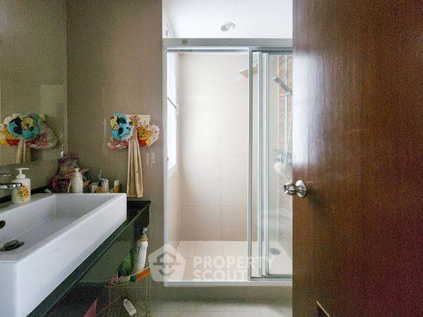 picture 2-BR Condo at Baan Samsen Condominium near MRT Bang O (ID 2129509) - 7/15