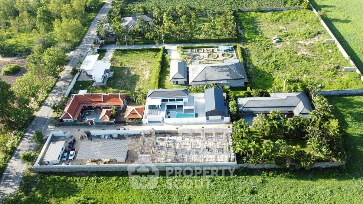 รูป วิลล่า 4-ห้องนอน ที่ ฮอร์สชู พ้อยท์ ใน โป่ง (ID 2109876) - รูปที่ 4/19