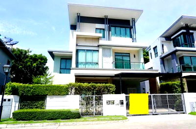 Houses for sale Prasert Manukit Road : 4-BR House at NARASIRI TOPIARY in Khlong Kum (ID 2147295)