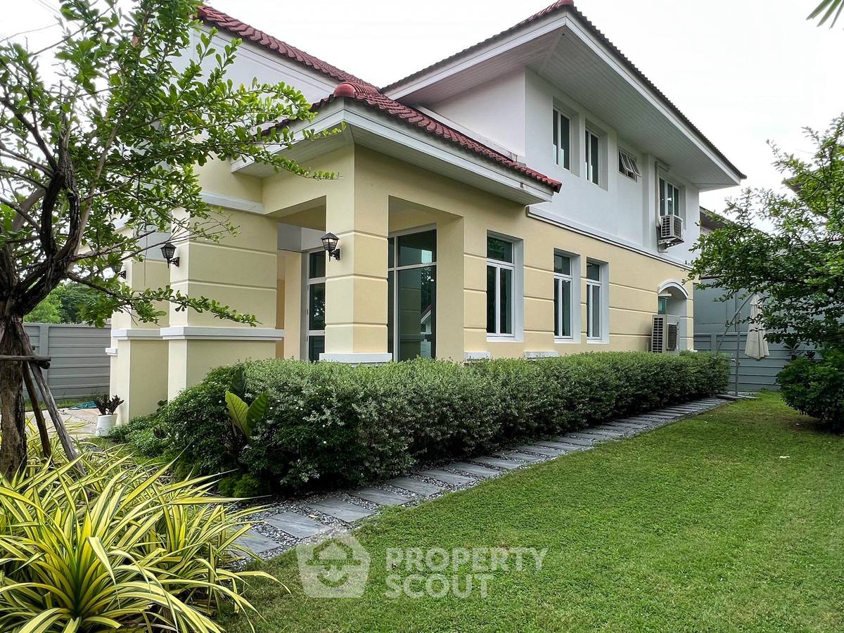 picture 3-BR House at Baan Baramed in Dokmai (ID 2204287) - 2/13