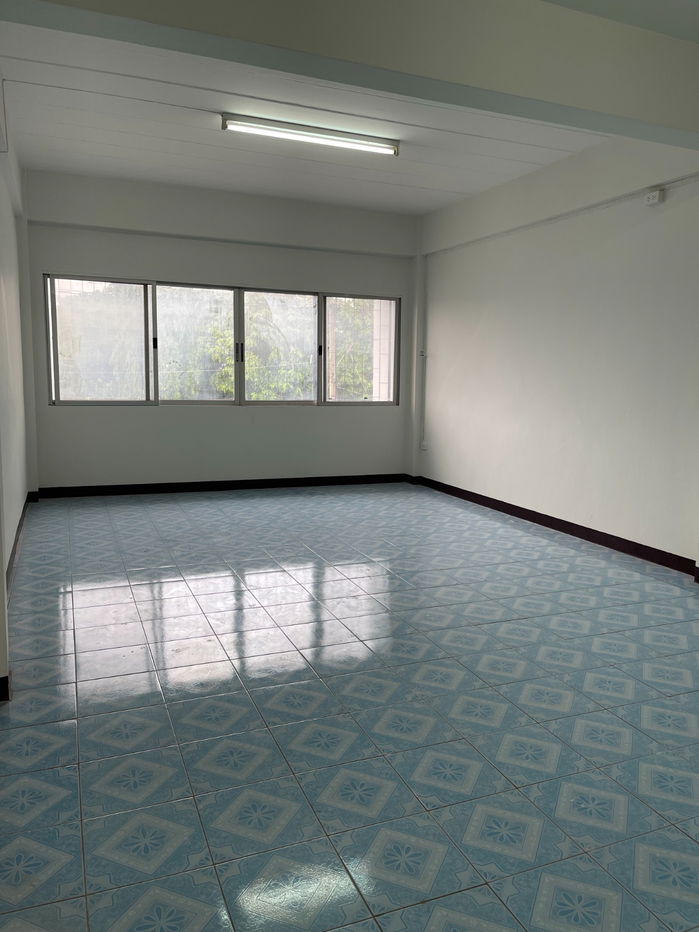 picture 3 and a half story building for rent (mezzanine can be used as an office) to support industrial machinery - 4/6