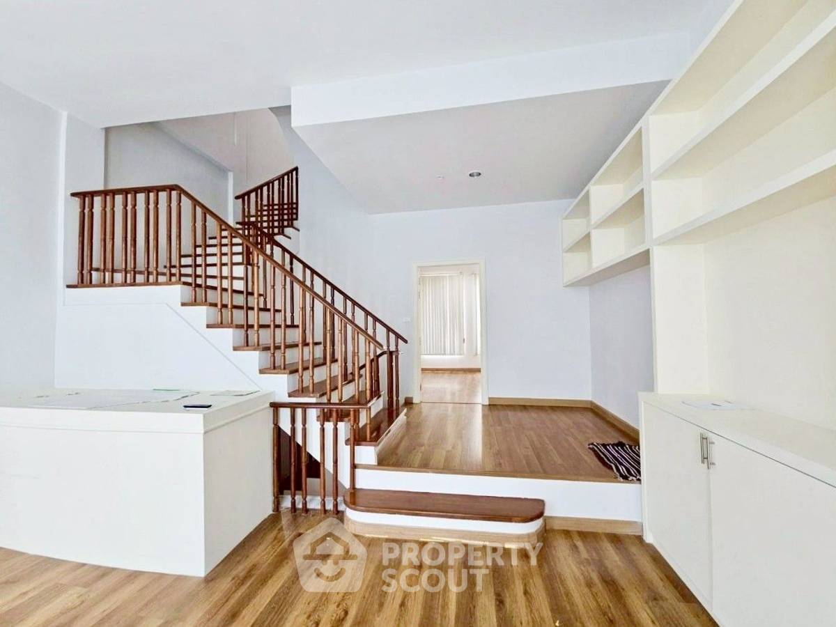 รูป ทาวน์เฮาท์ 3-ห้องนอน ที่ บ้านกลางเมือง มอนติ-คาร์โล ใน ลาดยาว (ID 2294599) - รูปที่ 37/38