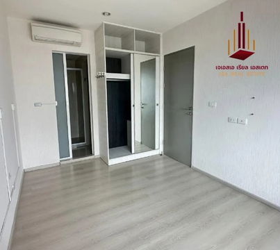 ✨ For Sale: Life Ratchadapisek Condo ✨  💰 Only 4,240,000 THB