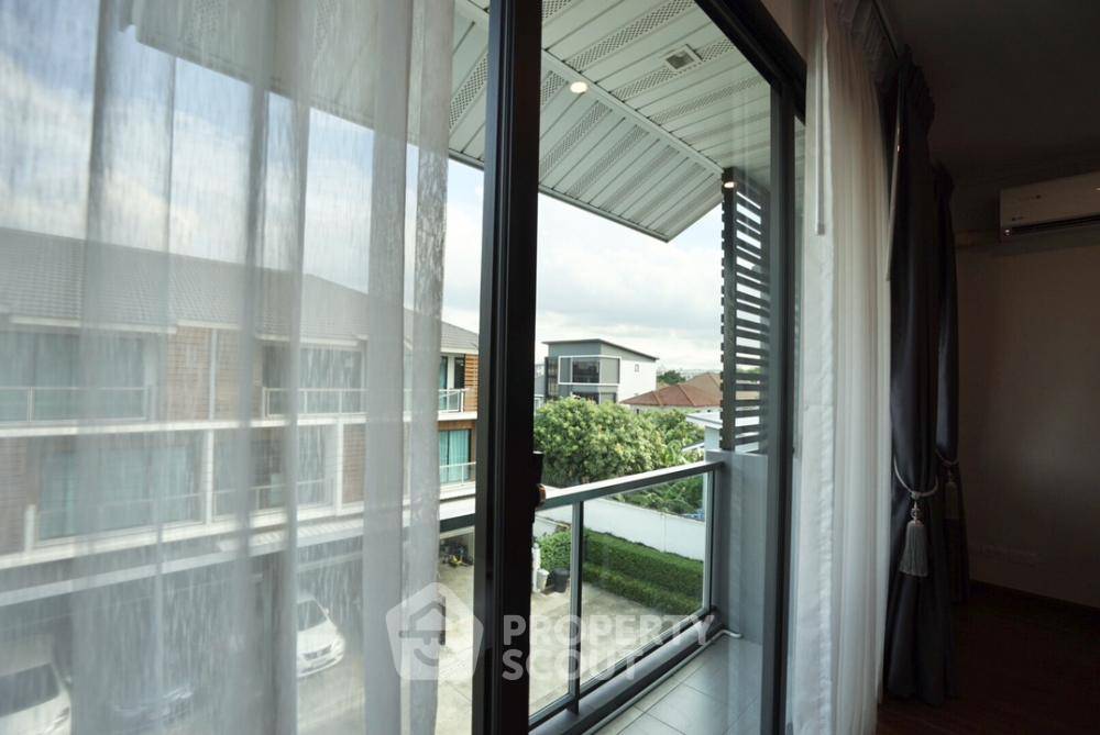 picture 3-BR Townhouse in Khlong Chan (ID 1275250) - 4/17