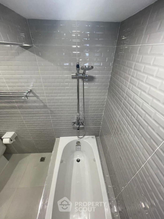 picture 3-BR Condo at Ruamjai Heights Condominium near ARL Makkasan (ID 2116132) - 5/28