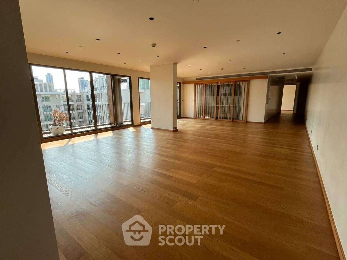 picture 3-BR Condo at Supreme Legend Condominium near MRT Khlong Toei (ID 2063454) - 4/20