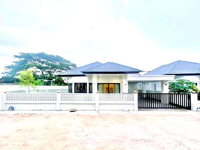 Houses for sale Nong Prue, Chonburi : 3-BR House at Rattanakorn Village 20 close to Pattaya (ID 1961556)