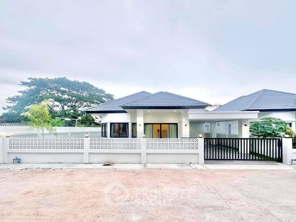 picture 3-BR House at Rattanakorn Village 20 close to Pattaya (ID 1961556) - 1/20