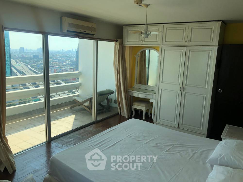 picture 3-BR Condo at Modern Home Tower Condominium near MRT Wat Mangkon (ID 387028) - 11/16