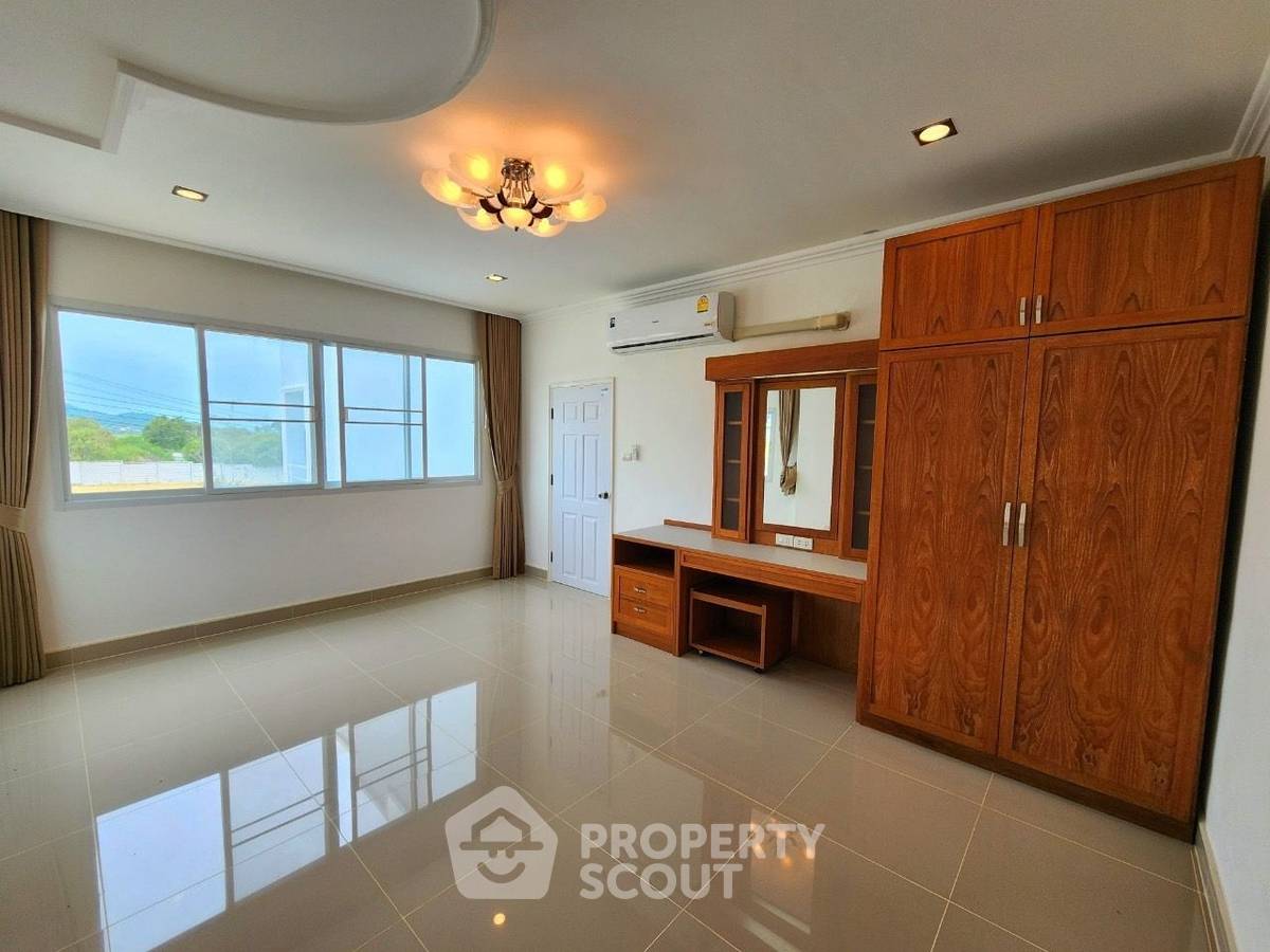 รูป วิลล่า 5-ห้องนอน ที่ บ้านโชคชัย 4 บางเสร่ ใน บางเสร่ (ID 2111281) - รูปที่ 11/21