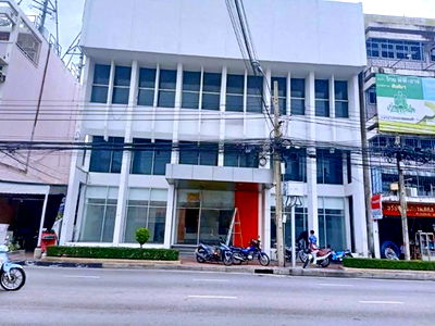 เช่าอาคารพาณิชย์ อนุสรณ์สถานวีรชน 14 ตุลา : สนามมวยราชดำเนิน ถนนข้าวสาร 1.5 กม. ให้เช่าอาคารพาณิชย์ 3 ชั้น 4 คูหา ติดถนน 1202 ตร.ม. BTS ราชเทวี 2.5 กม. 102 ตร.วา 3 นอน