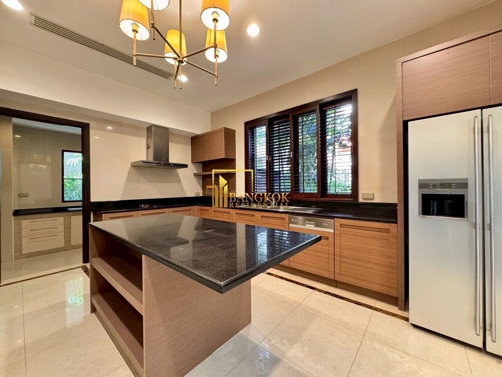 รูป Baan Sukhumvit 18 - Stunning 4 Bed House With Private Pool - BR28270SH - รูปที่ 14/53