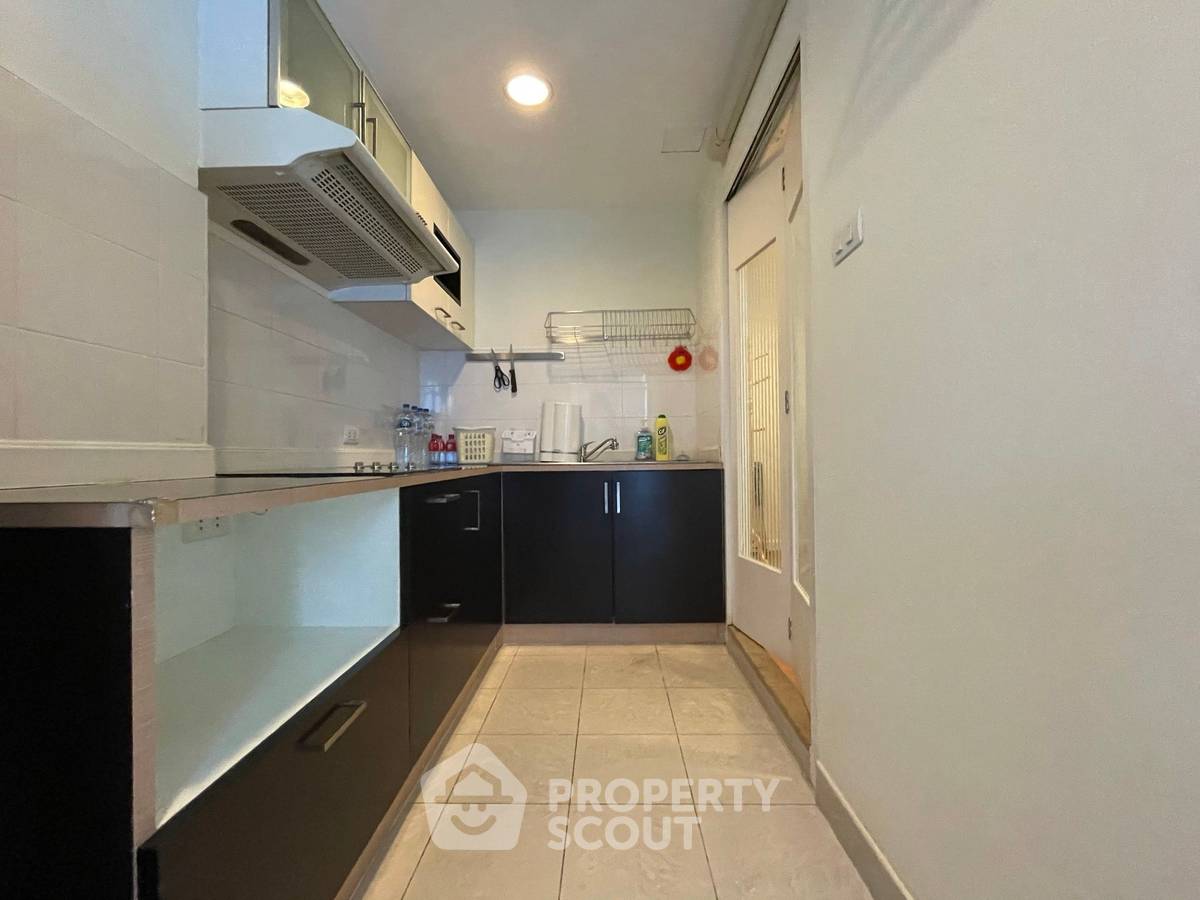 picture 3-BR Condo at Lumpini Suite Sukhumvit 41 near BTS Phrom Phong (ID 938204) - 7/12