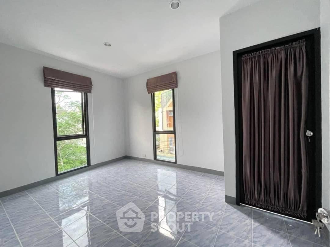 picture 3-BR House in Dokmai (ID 2080322) - 8/10