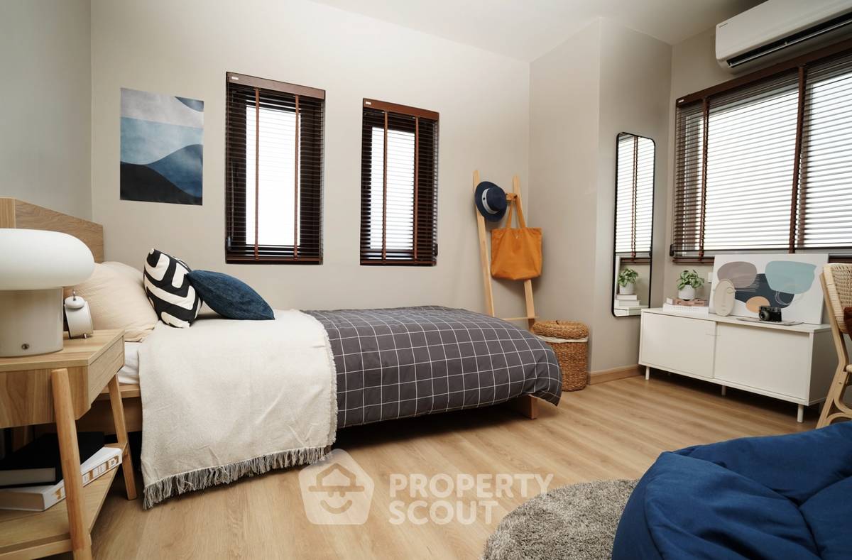 picture 2-BR Condo at The Old Siam Residence near MRT Sam Yot (ID 2039158) - 5/9