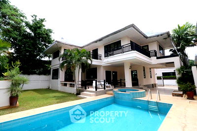 Houses for sale Hua Hin Bus Station : 4-BR House close to Khao Hin Lek Fai View Point (ID 2220388)