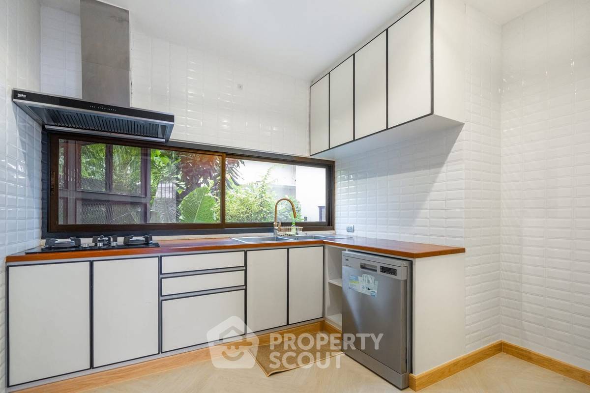 picture 4-BR House close to Sukhumvit (ID 2284353) - 16/20
