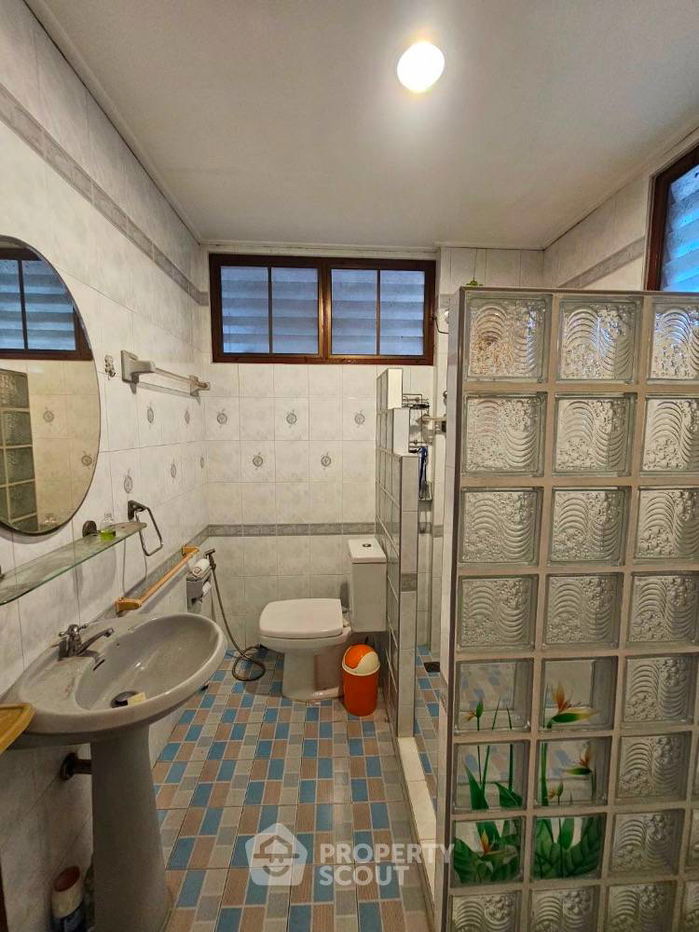 picture 4-BR House near BTS Samrong (ID 1434427) - 5/11