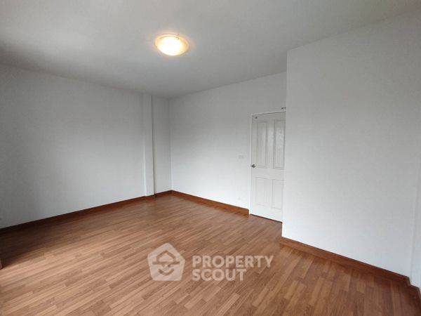 รูป บ้าน 4-ห้องนอน ที่ เดอะริคโค้ เรสซิเดนซ์ ไพร์ม วงแหวนฯ-หทัยราษฎร์ ใน สามวาตะวันตก (ID 2150564) - รูปที่ 3/9