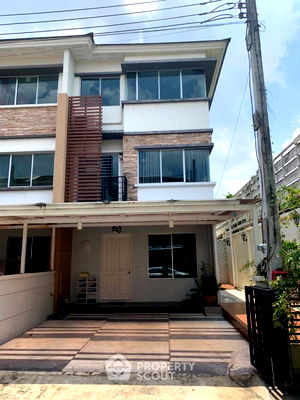 Townhouses for sale Pradist Manutham Road : 3-BR Townhouse at Town Plus Kaset - Nawamin in Nuan Chan (ID 1819634)