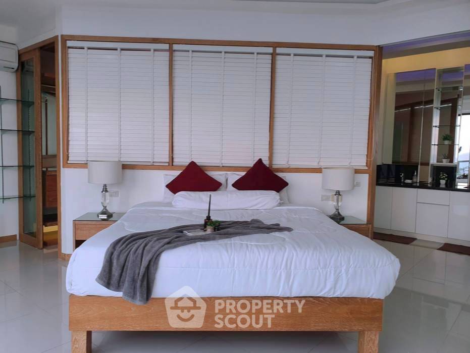 picture 3-BR Condo at ThepThip Mansion close to Phratamnak (ID 2169238) - 4/19