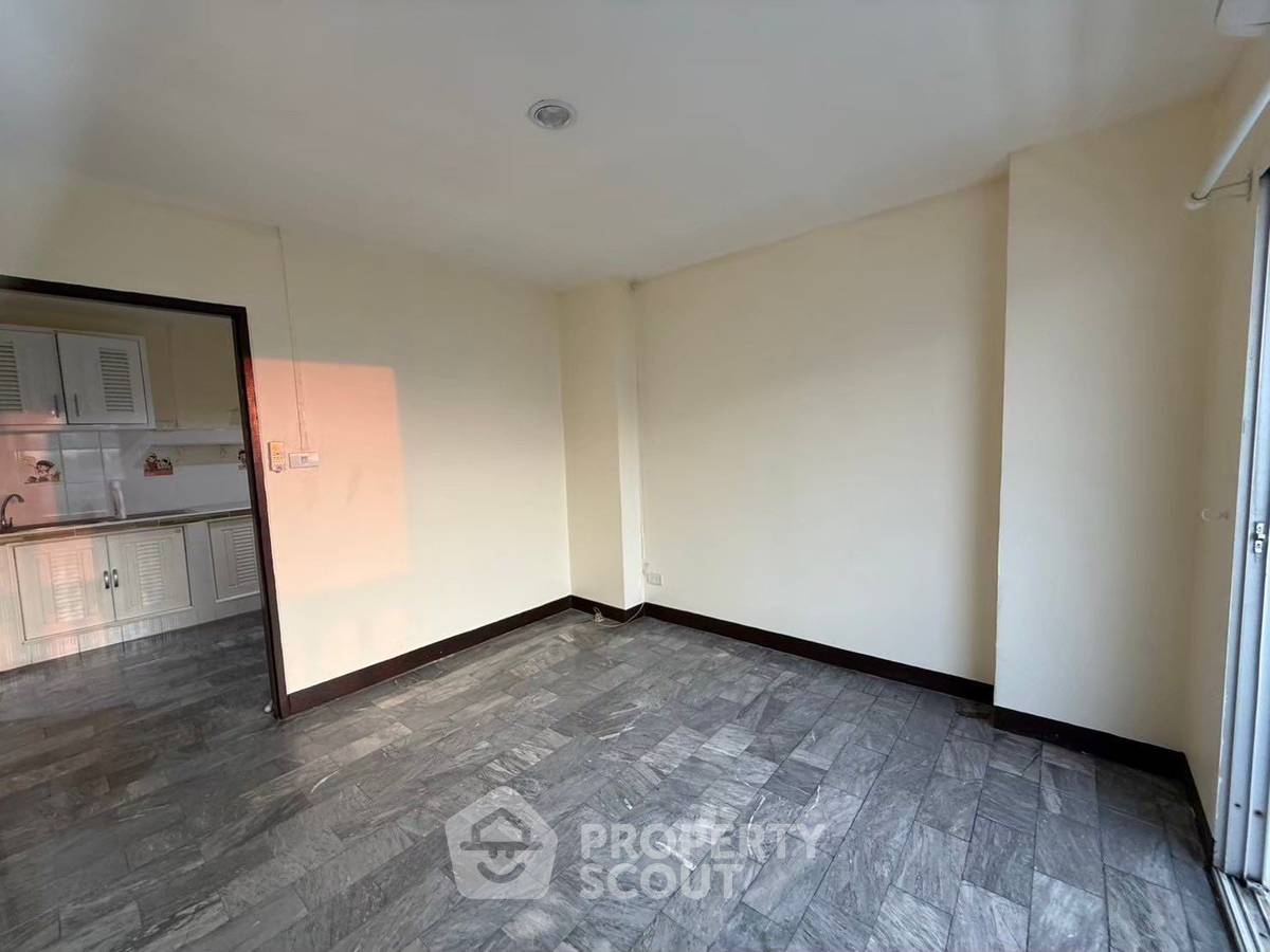 picture 2-BR Condo at Baan Sukhothai Ramklamhaeng Condominium close to Ramkhamhaeng (ID 2295108) - 8/12